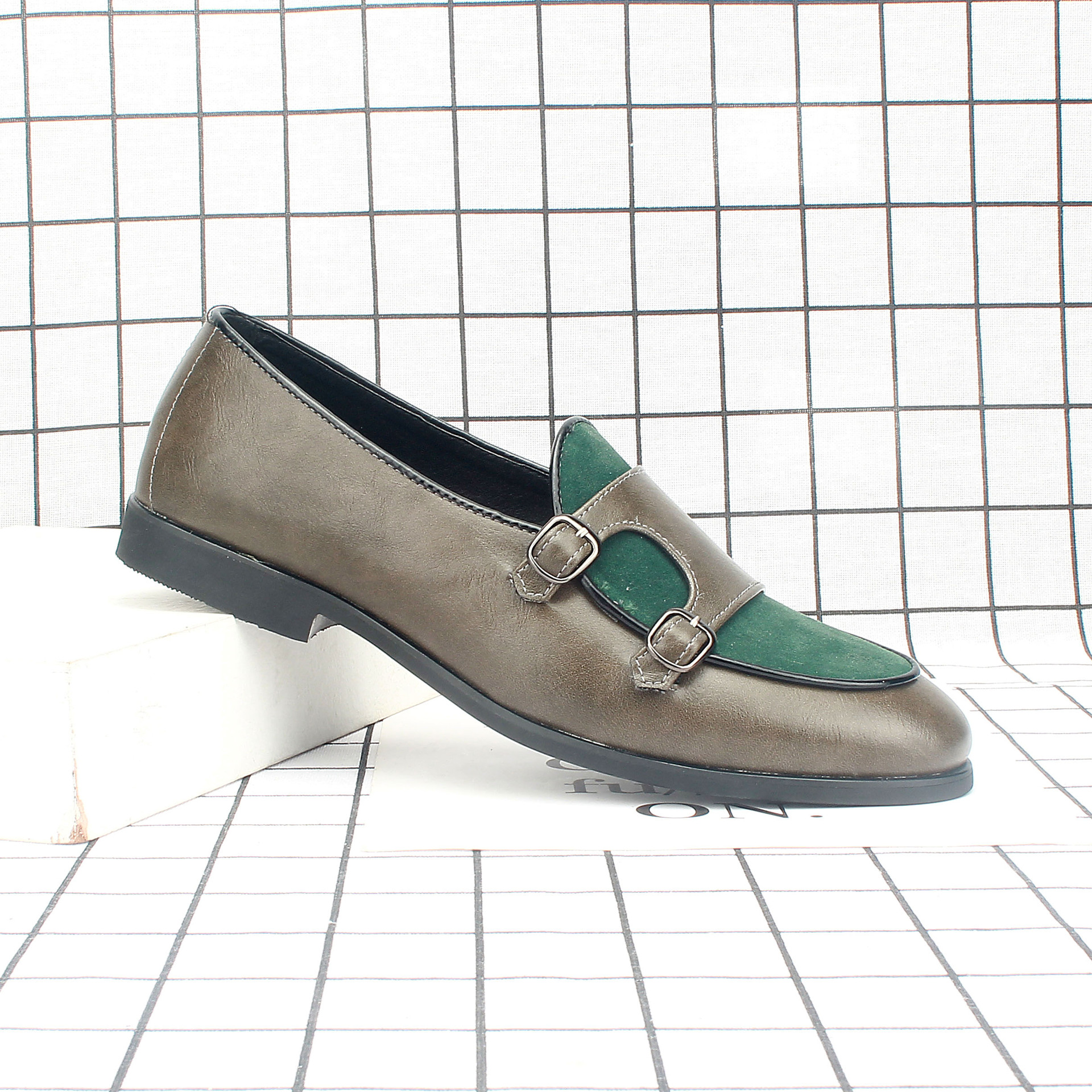 ��Ь2022�¿�ĺ���ʱ�г���Բͷ�Ͱ����е�Ь7689