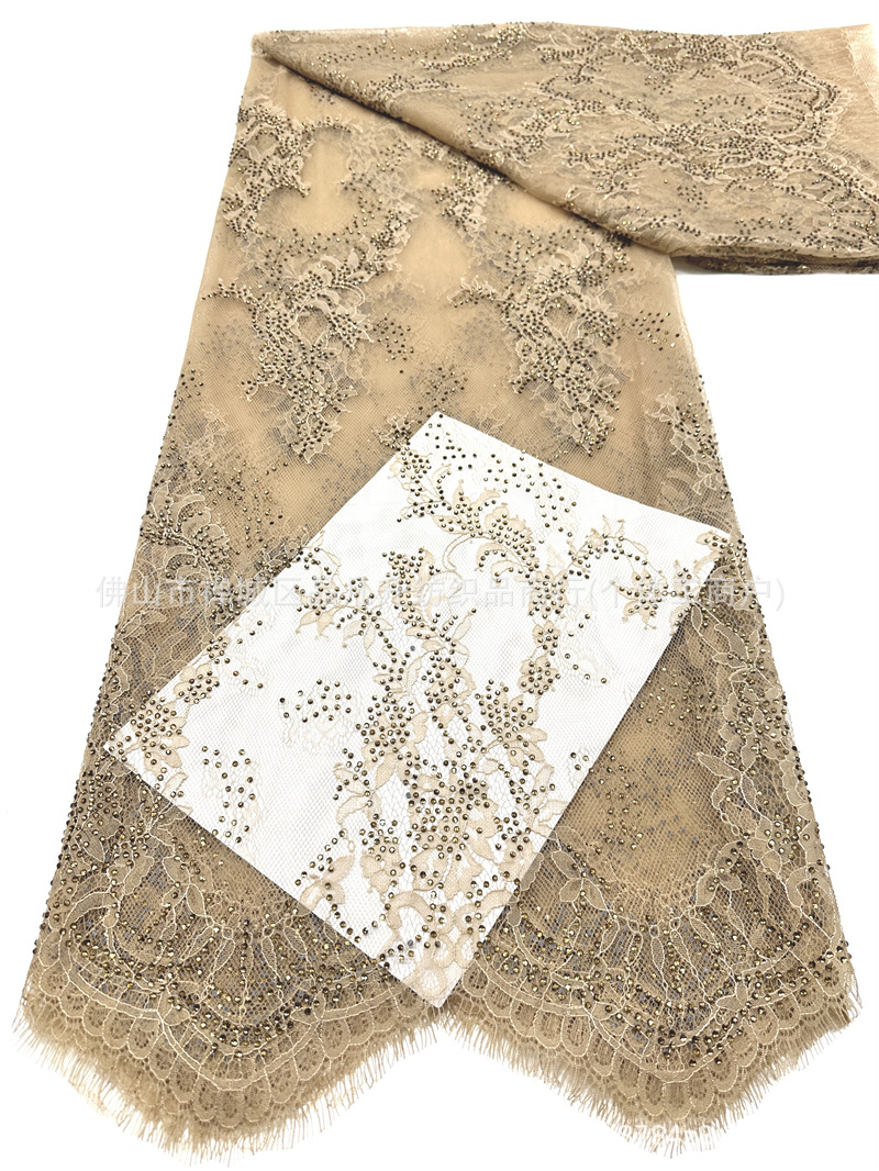 Tejido de malla de pestañas de encaje caliente flor retro hecha a mano verde diamante de cola de pez vestido de noche tela de boda en stock