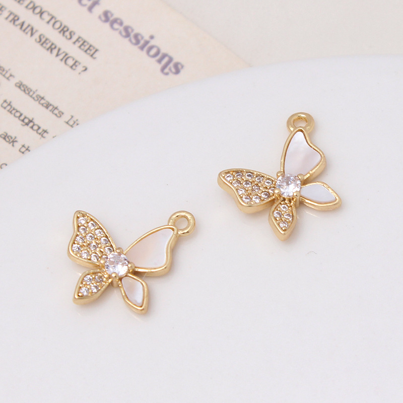 保色メッキ真金insは天然貝殻月の雲をはめ込んでいます。