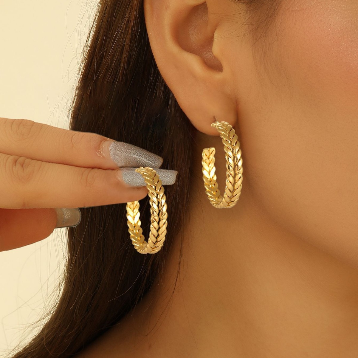 Joyas transfronterizas europeas y estadounidenses de verano aretes de alto nivel de estilo francés aretes de geometría huecos de línea metálica