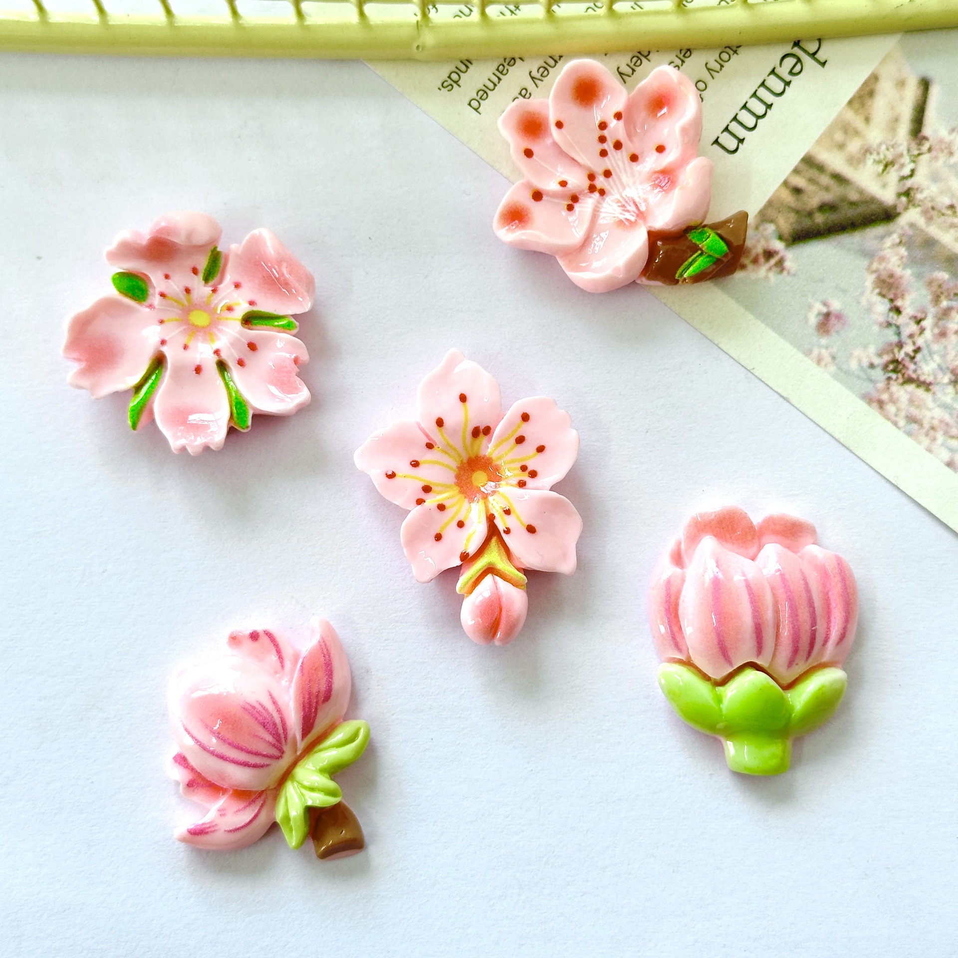 大きなカードの桃の花が咲きます。