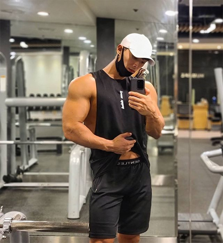 Ärmelloses, übergroßes Sport-Tanktop für Herren im Sommer und Jugend, trendige Herrenmarke, große, geteilte Ärmel_voghion.com