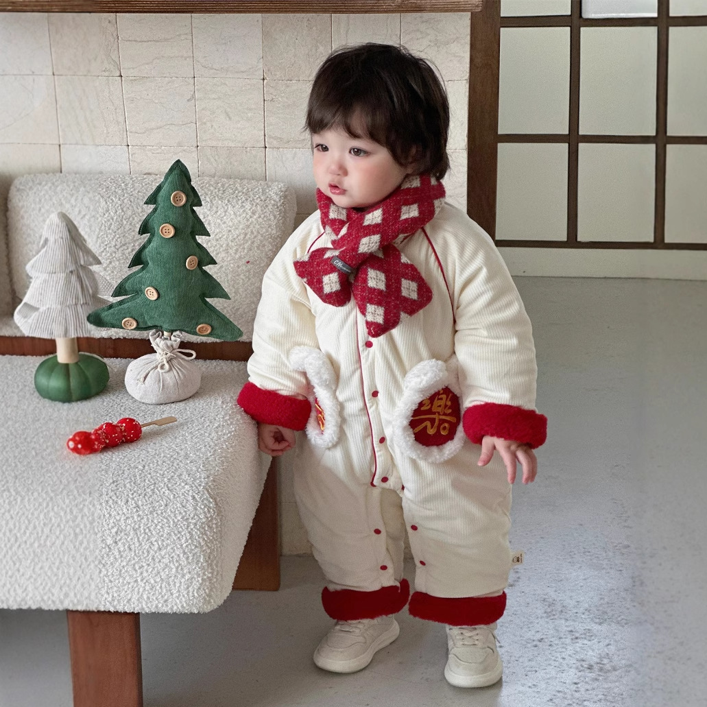 Invierno 2025 Manga larga engrosada estilo occidental gatee para bebé estilo chino bebé hombre de una pieza abrigo de algodón cálido engrosado