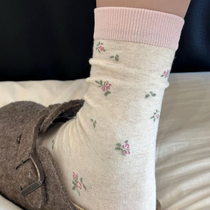 碎花布标袜子女可爱Lolita中筒袜春秋小众棉质韩版简约百搭堆堆袜|undefined