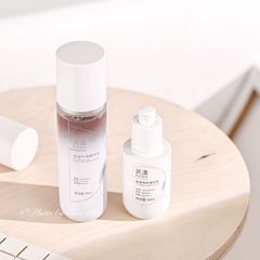 芙清凉茶コントロール油滑らか精華水バリア特護乳液セット爽やかな肌に水を補給して保湿します。