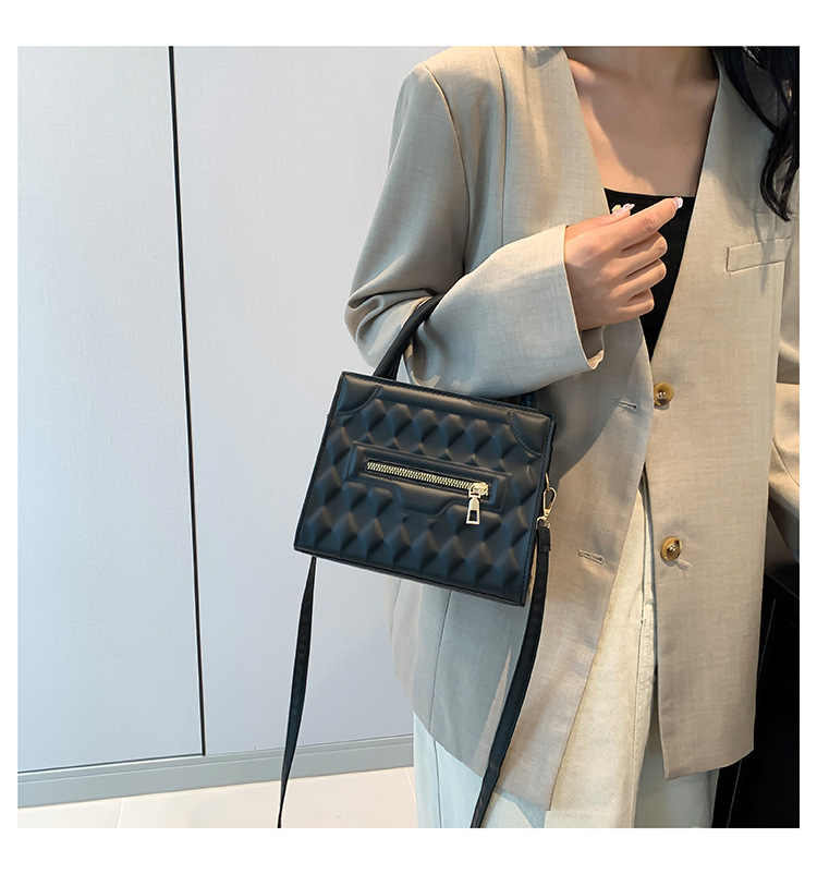 Simplified diamond grid embossed women's handbag 2024 new solid color Korean version stylish single shoulder crossbody_voghion.com