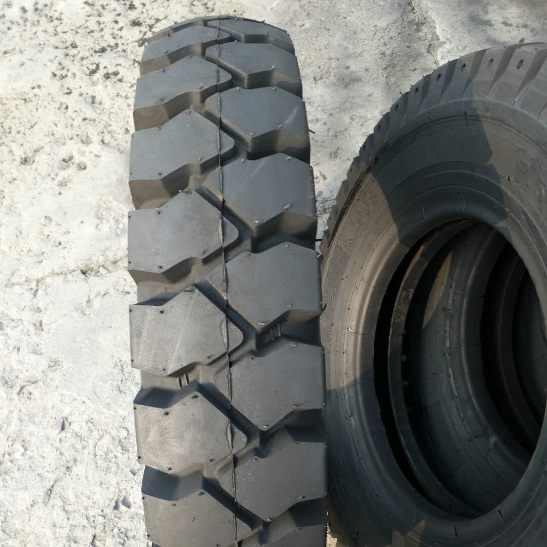 750-16矿山两块轻卡轮胎 优质耐磨 大量现货 支持出口 厂家直销