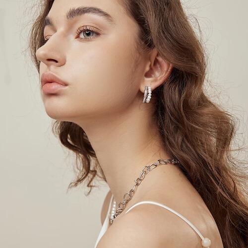 Glowing Pearl Earrings for Women, Light Luxury, Unique Design, High-End, Exquisite Diamond-Studded Earrings, Elegant and Personality, Versatile and Stylish Earrings