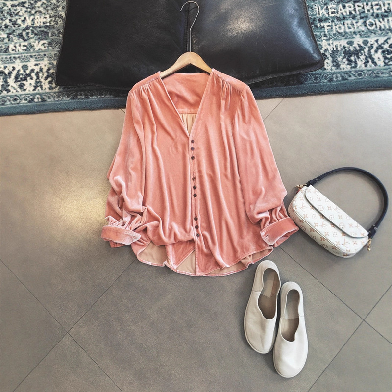 Simple yet Luxurious Silk Viscose Velvet V-Neck Straight Long-Sleeve Shirt, Available for Dropshipping Simple yet Luxurious Silk Viscose Velvet V-Neck Straight Long-Sleeve Shirt, Available for Dropshipping