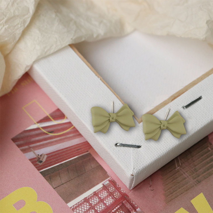 Green grass bow-silver needle