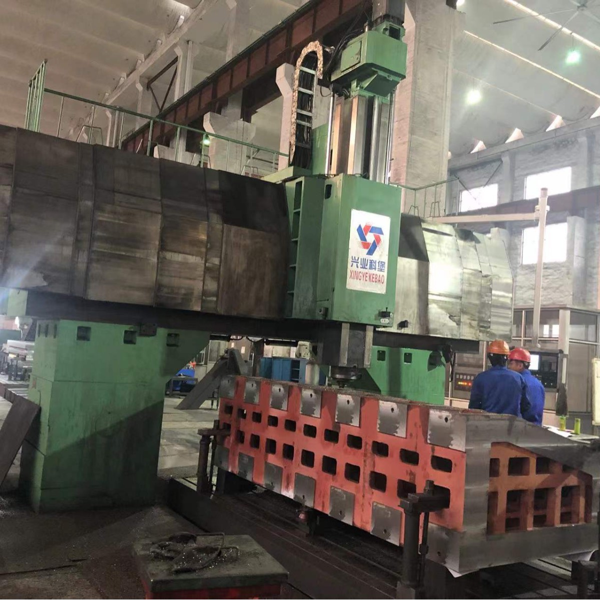 出售：数控龙门镗铣，工作台2×4，西门子840D系统，2021年