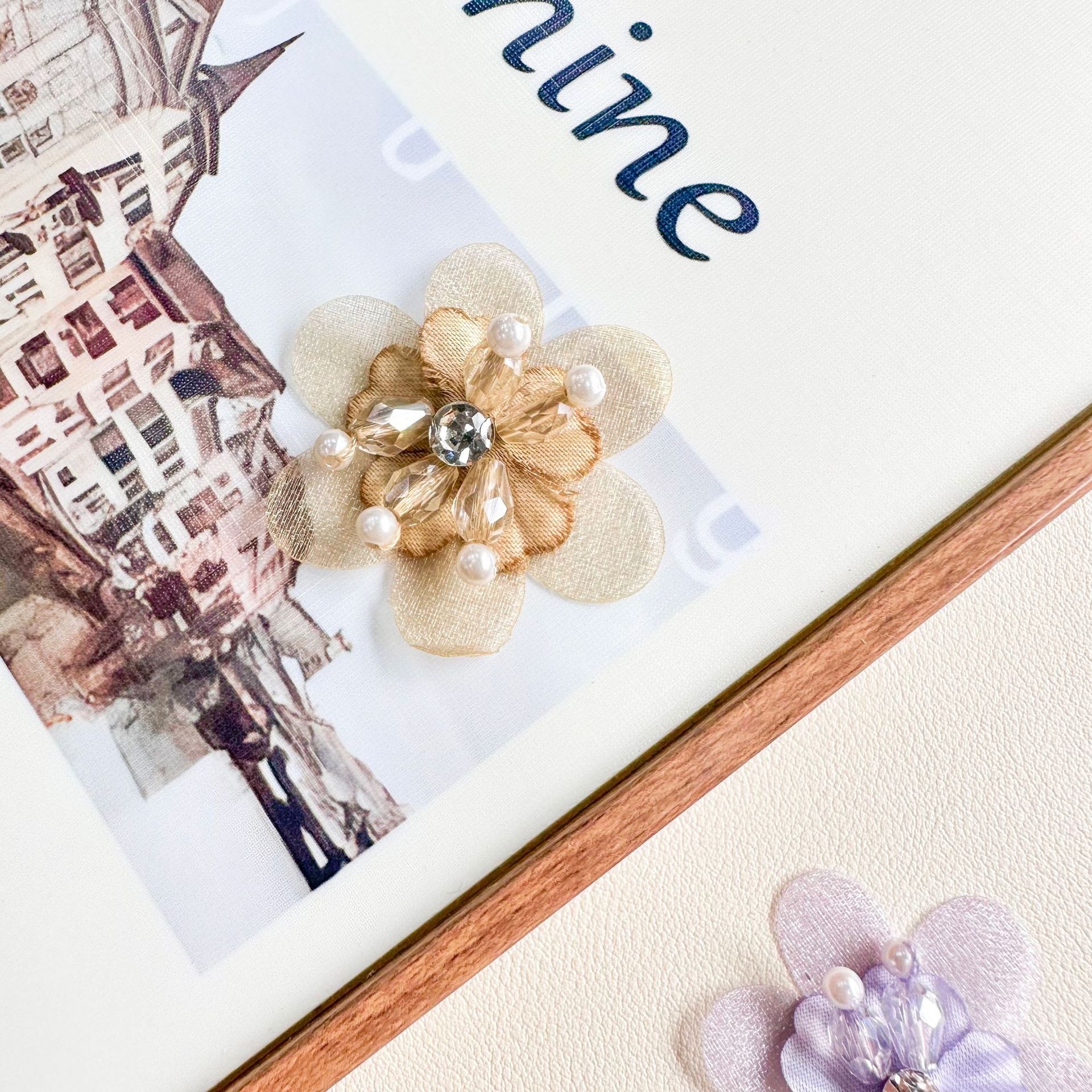 Flores hechas a mano, diamantes de malla, perlas, adornos de flores, adornos de cabello, accesorios de ropa, accesorios de boda, materiales de tocado al por mayor.