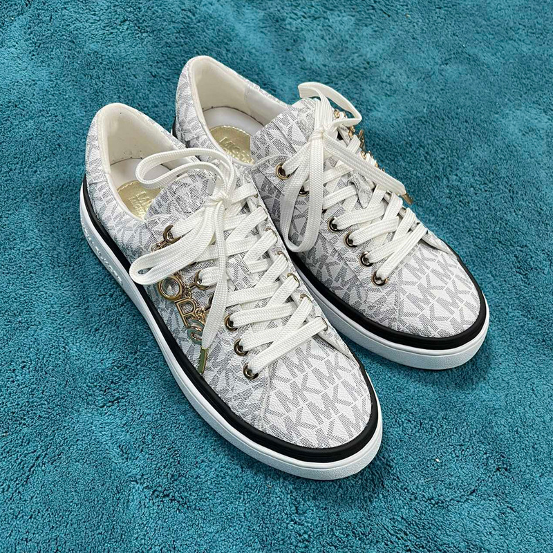 Zapatos blancos de moda europeos y americanos para mujer 2025 nuevos zapatos planos con estampado de letras de cuero zapatos de mujer con cordones de metal transfronterizos