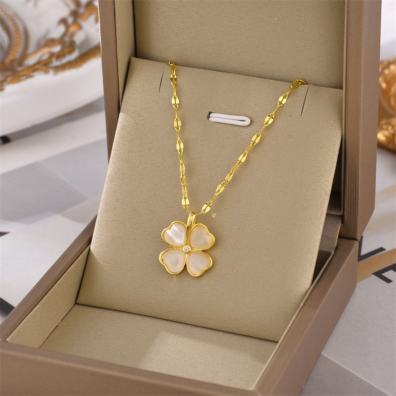 Collar de acero de titanio para mujeres simple y versátil estilo ligero de lujo nicho diseño de alta calidad no decoloración joyería de cadena de clavícula al por mayor