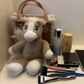2025新款可爱小马公仔玩偶仿真马羊羔毛绒包包女手提托特包斜挎包