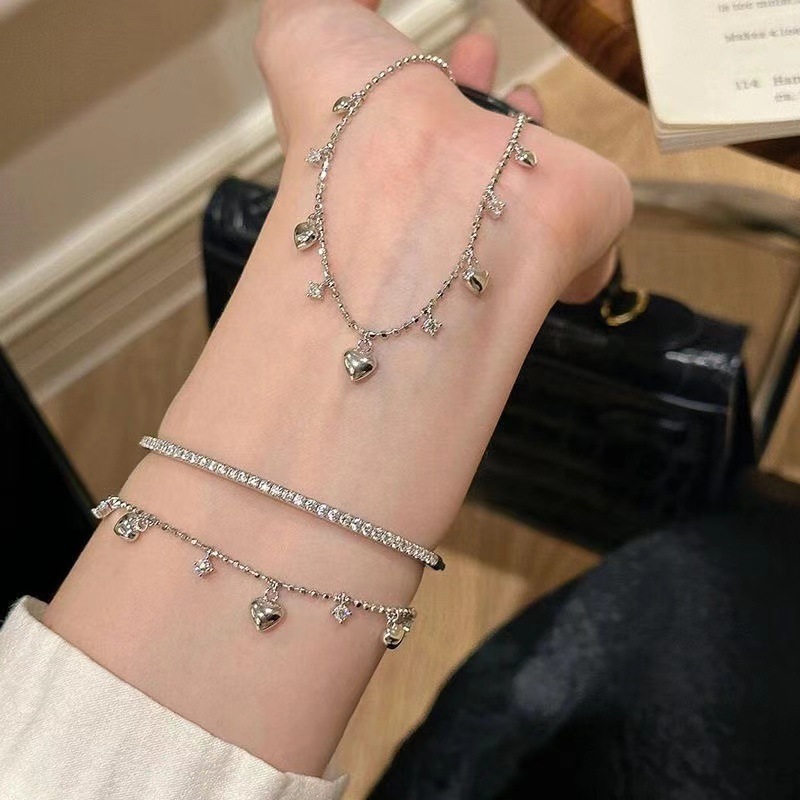 女性のためのラブタッセルシングルダイヤモンドブレスレット 2025 新しいニッチデザインハイエンドファッションライトラグジュアリー多用途ハンドジュエリートレンド|undefined