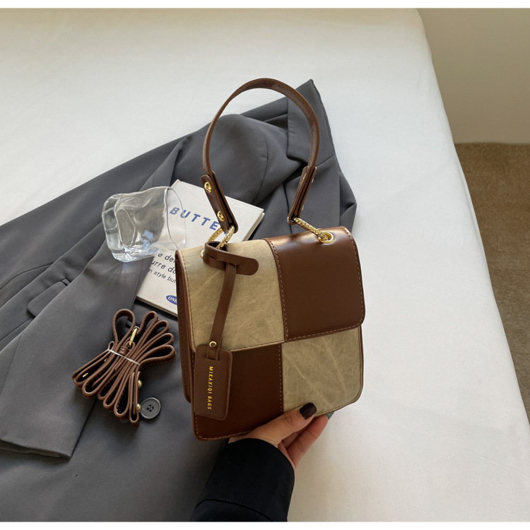 This year, there is a trend of fashionable, versatile, casual and stylish hand-held small square bags for women undefined