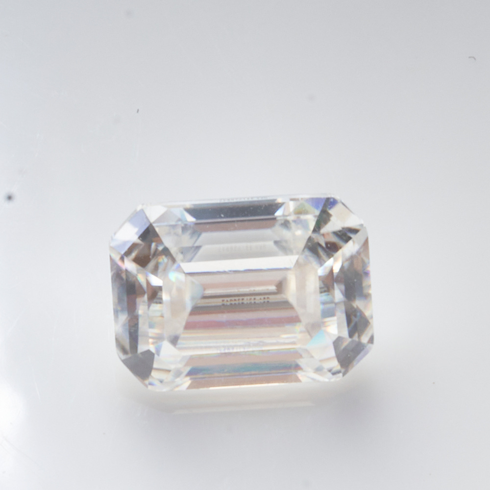 Geometría de forma especial esmeralda cortar diamantes mozan piedra desnuda GH color VVS limpieza de corte acabado sin defectos penetración