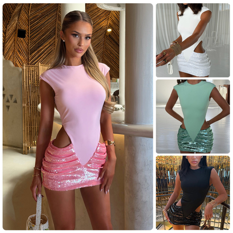 Round-neck, cap-sleeve, waist-revealing jumpsuit with sequin patchwork and pleated, body-hugging short skirt, perfect for a vacation or a stylish street look