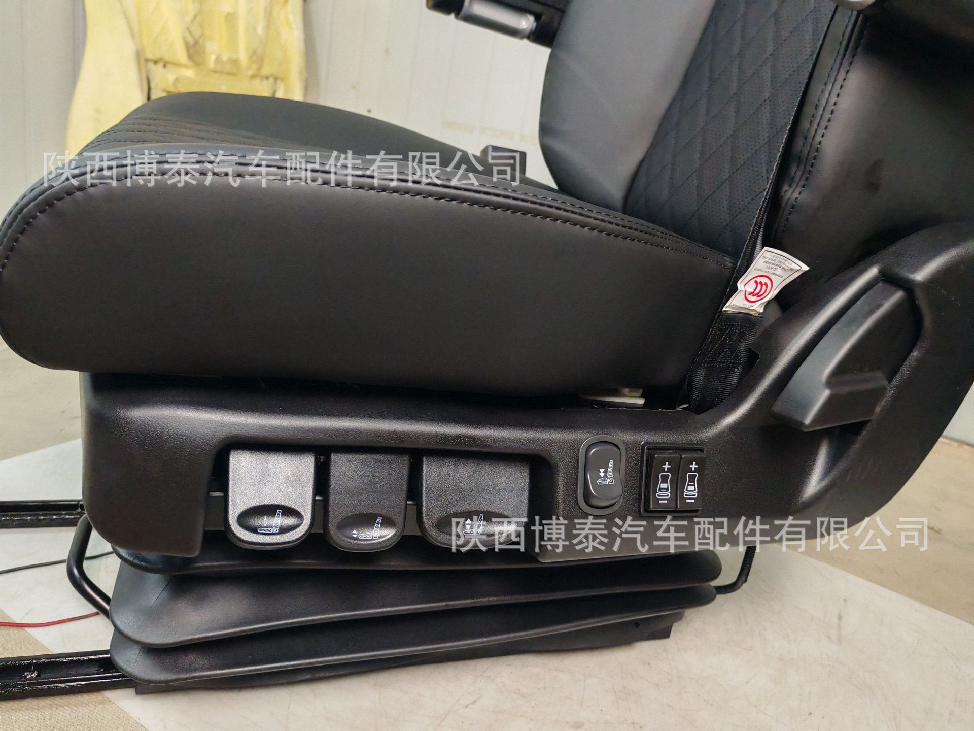 Multifunctional damping and softness adjustment 24V air pump 1m Extended slide rail comfortable truck aviation seat