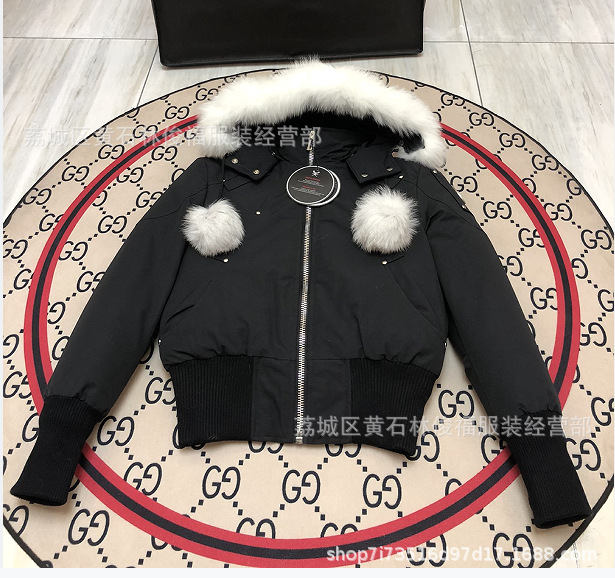 3Q フォックスファー 2025 ウィンターゴールドシザーダウンジャケット 03 スタイル女性 02 スタイル男性カップルスタイルカナダ男性と女性のジャケット