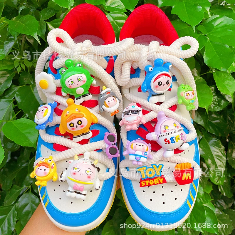 Personalized Shoelace Decorations for Children, Cute Cartoon Style, High-End DIY Flower Buckle, Air Force 1 for Boys, Af1 for Girls, Aj Party