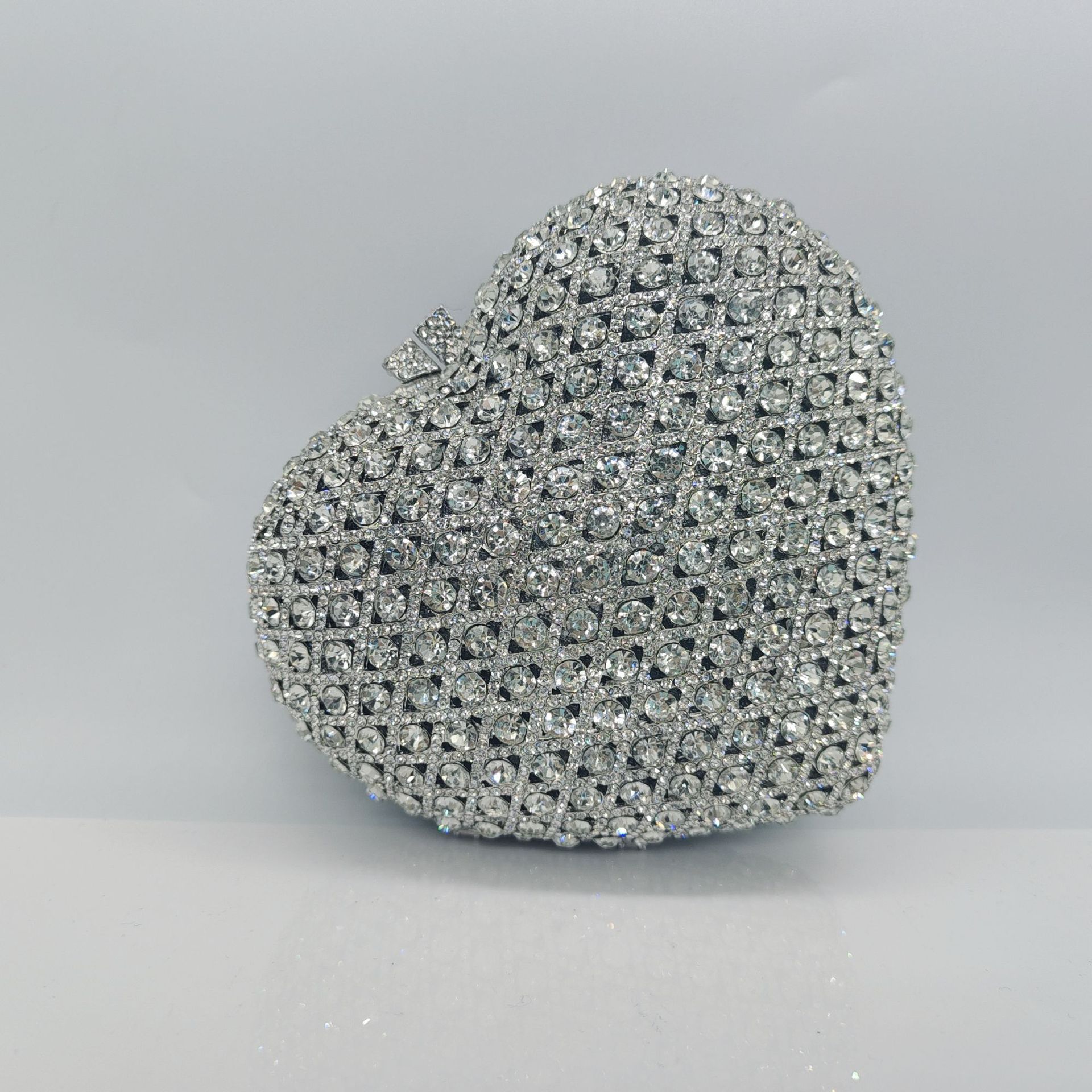 * Bolsa de cena de diamante de lujo transfronterizo amor bolso de diamante en forma de corazón bolso de mano bolso de diamante de banquete europeo y americano bolso de diamante de mujer bolsa de embrague