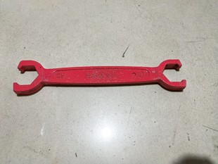 Special Wrench for Disassembling the Water Distributor's Bayonet