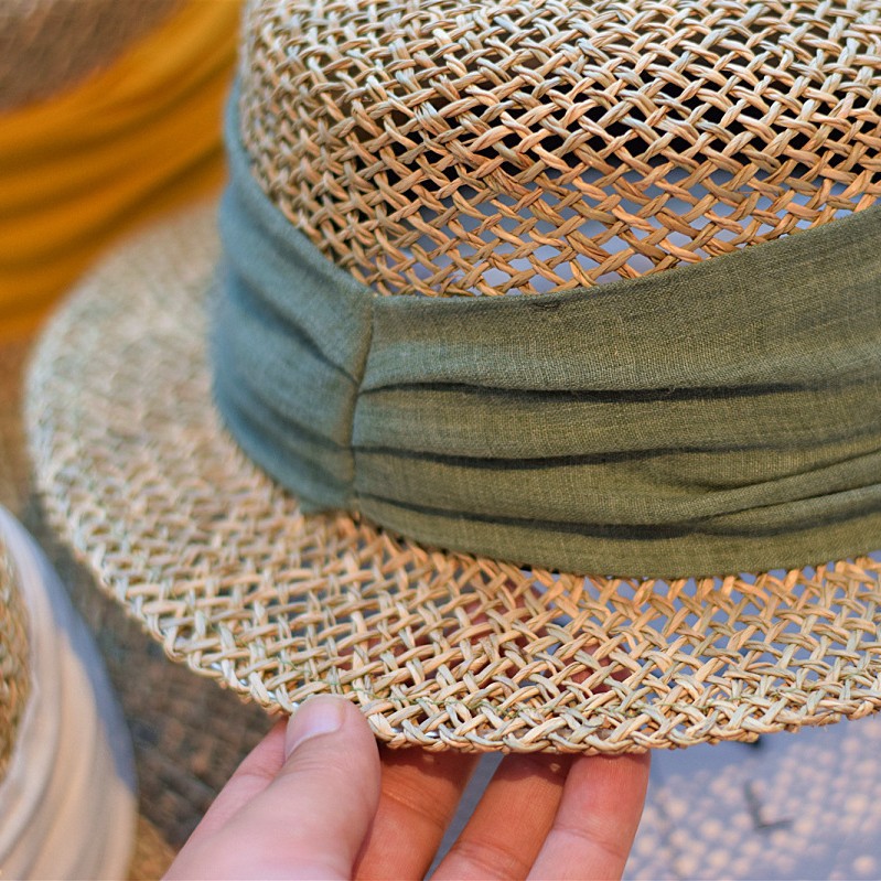 春夏フレンチレトロ塩海草中空織り小つばフラットトップハット女性用夏パナマつばの短い麦わら帽子