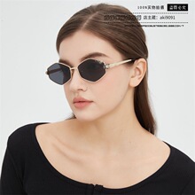 b�Ҷ����̫���۾�ŷ��ŮINSС����ͬ��ʱ�н���ī������bv40082
