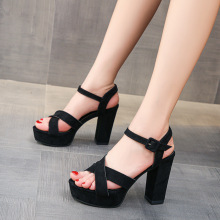 大码凉鞋2025夏季性感鱼嘴一字扣带超高跟鞋粗跟T台走秀鞋35-42码