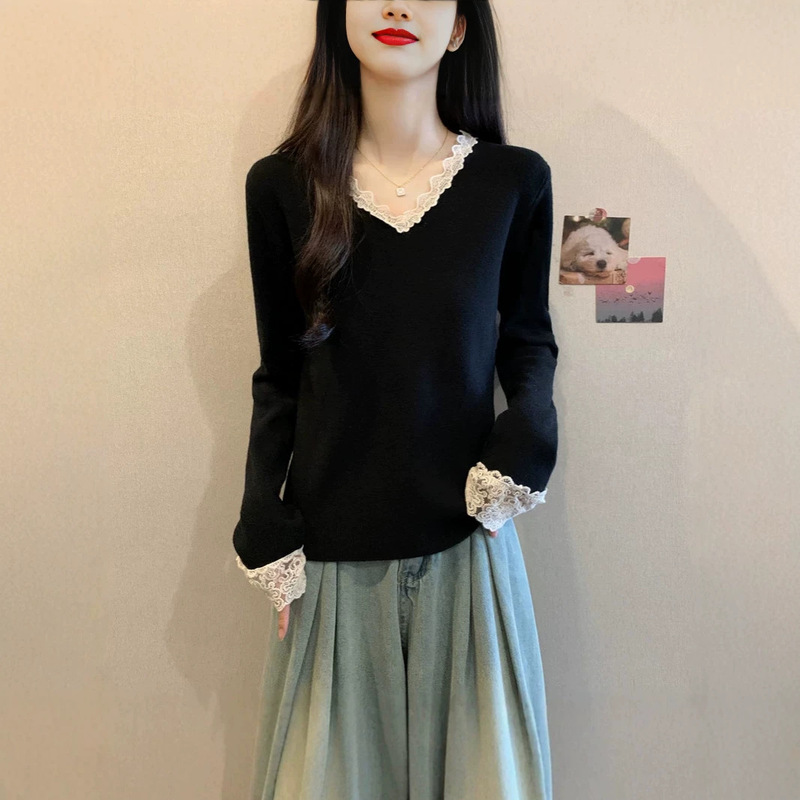 Autumn collection: plus-size women's clothing, featuring a lace patchwork design, a V-neck, and a slimming effect, making it a stylish knitted top