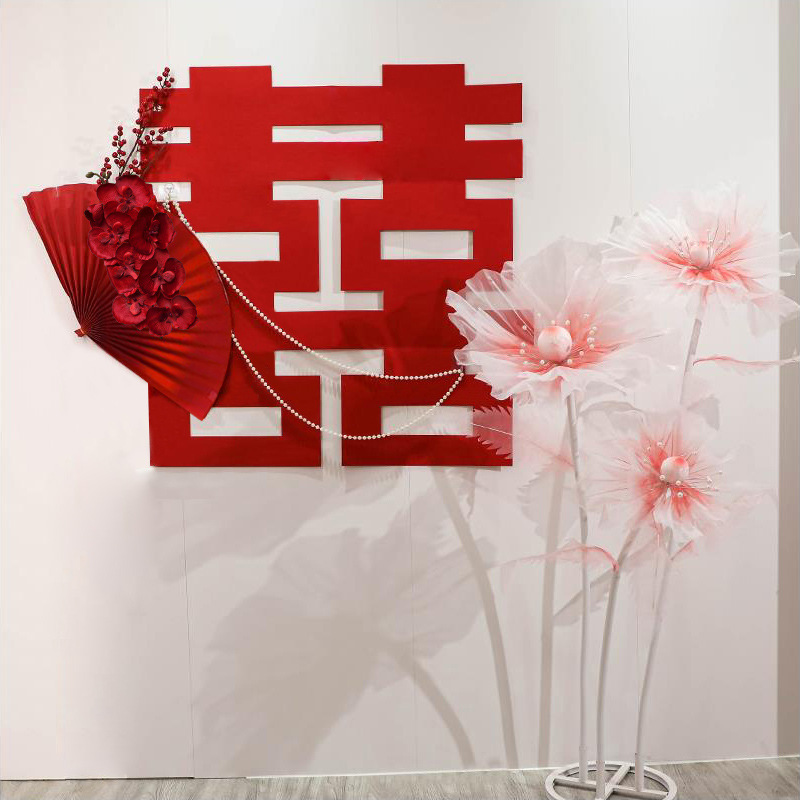 Sala de la boda diseño festivo traje Pequeño Libro Rojo boda linterna Xi carácter decoración red panal bola columna paquete