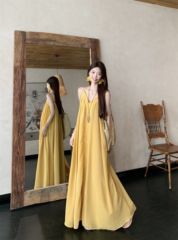 Atmospheric Resort Style V Neck Suspender Skirt for Women 2025 New Summer Elegant Large Skirt White Sleeveless Dress