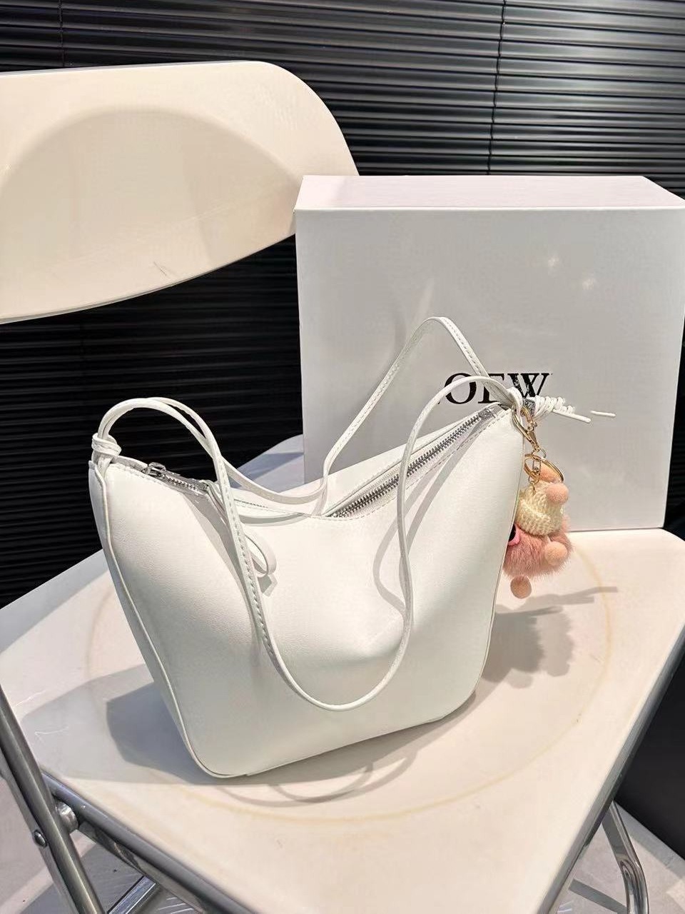 오리지널 LOEW | LUOYI W24 뉴 컬러 해먹 호보 핸드백 미니 클래식 COWHIDE 런치 박스 언더암 백
