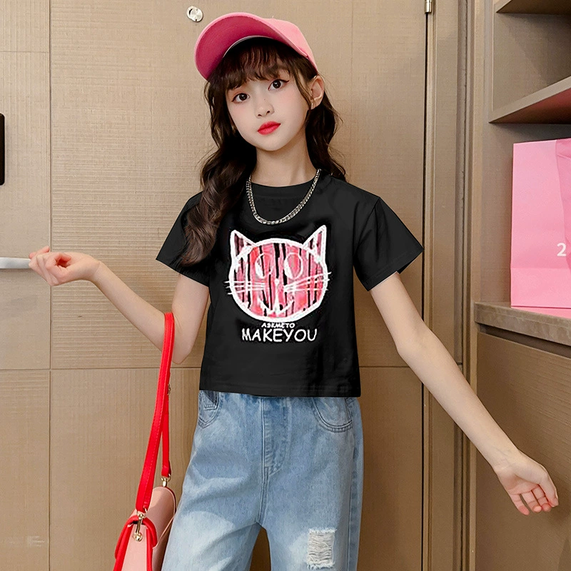 Summer T-shirt with a round collar