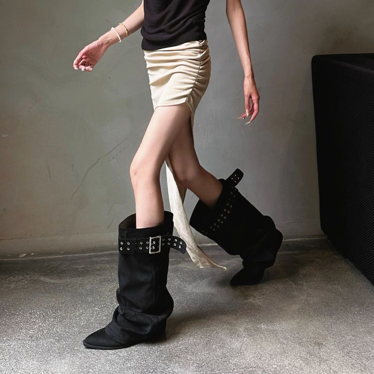 2025 Autumn and Winter Style Wide-Calf Slouchy Boots with High Heels, Western Style Bootshose Boots with Belt Buckle, Chunky Heel, Pointed Toe Long Leather Boots