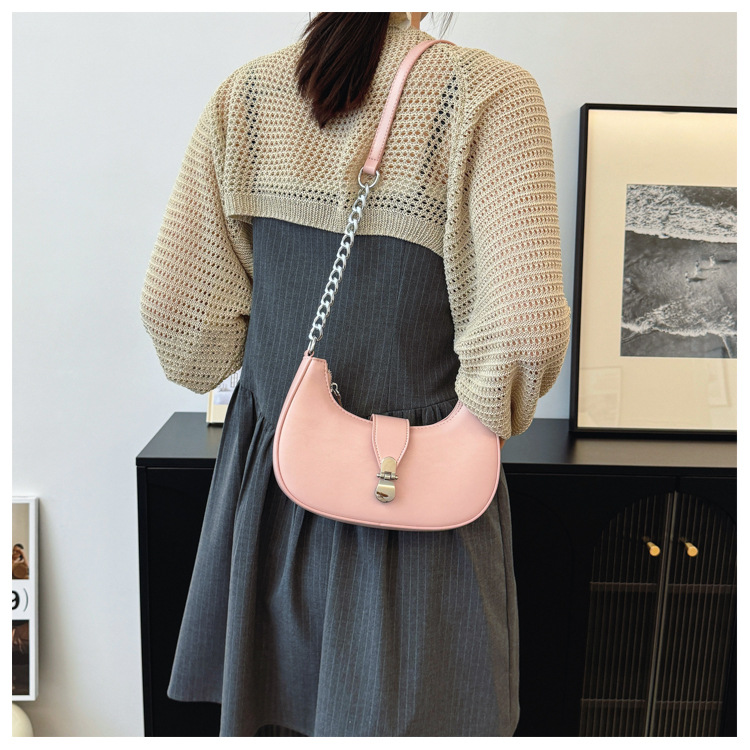 Bolsos de diseño de nicho de lujo ligero de alto nivel para mujeres 2024 nuevo temperamento de moda versátil bolso de hombro de una sola vez bolso de media luna