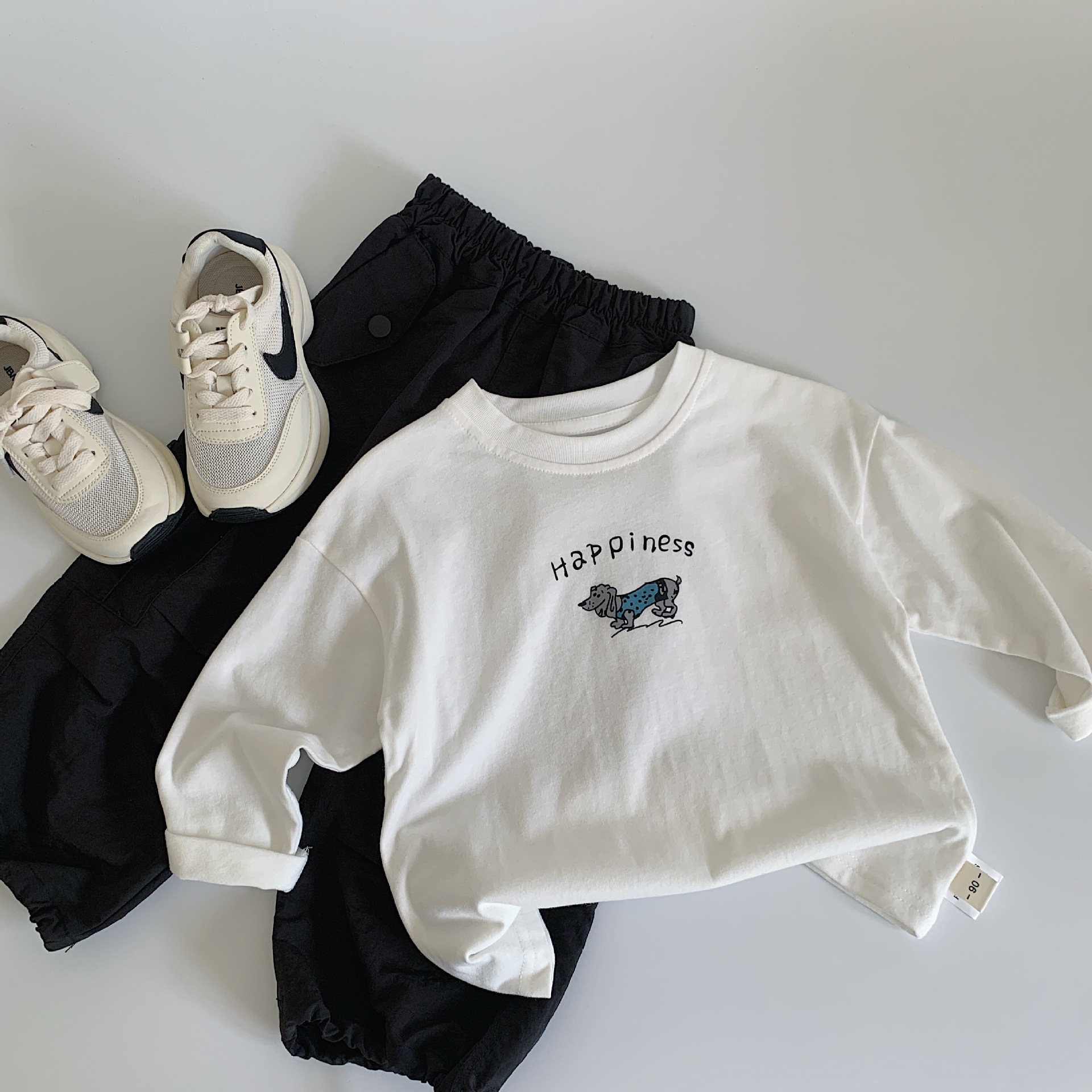 Camiseta para niños Maibao 2025 primavera básica camiseta de manga larga para niños con cuello redondo, moda simple, ropa de otoño fresca, moda
