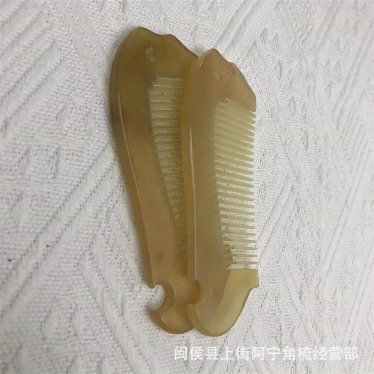 Handmade Goat Horn Comb Small Fish Shape Travel Comb 10-11cm Decorative Handle Comb key features