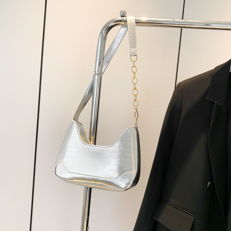Bolsos debajo de las axilas para mujeres 2024 nueva moda de cadena de nicho de diseño de alta sensación de anguila mochila de hombro