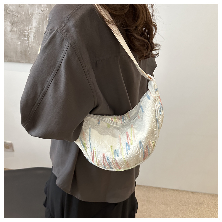 The new 2024 fashionable canvas versatile dumpling bag, a simple and stylish single-shoulder bag for commuting ladies with a high level of appearance full figure