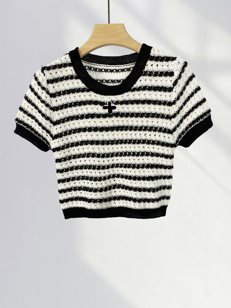 Quality knitted short sweater