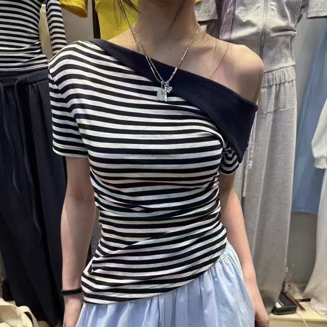 Striped Off-Shoulder Short-Sleeved Sweater for Women in Summer, Thin Style, Unique, Beautiful and Chic One-Line Collar Off-Shoulder Top