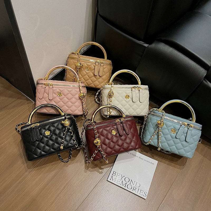 Small bag, shoulder bag, small design handheld purse with diamond pattern, high-end, chain bag