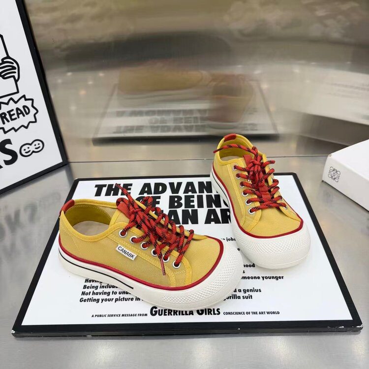Zapatos de lona de cabeza redonda transpirables de color sólido de suela gruesa para mujeres verano de 2026 nuevos zapatos de lona casuales de correa de color sólido coreano