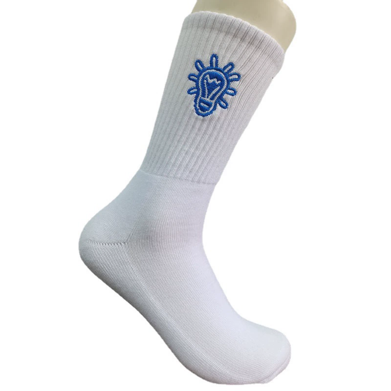 Европейские и американские модные носки Носки с вышивкой Женские носки Футбольные носки в европейском и американском стиле Спортивные носки для мужчин