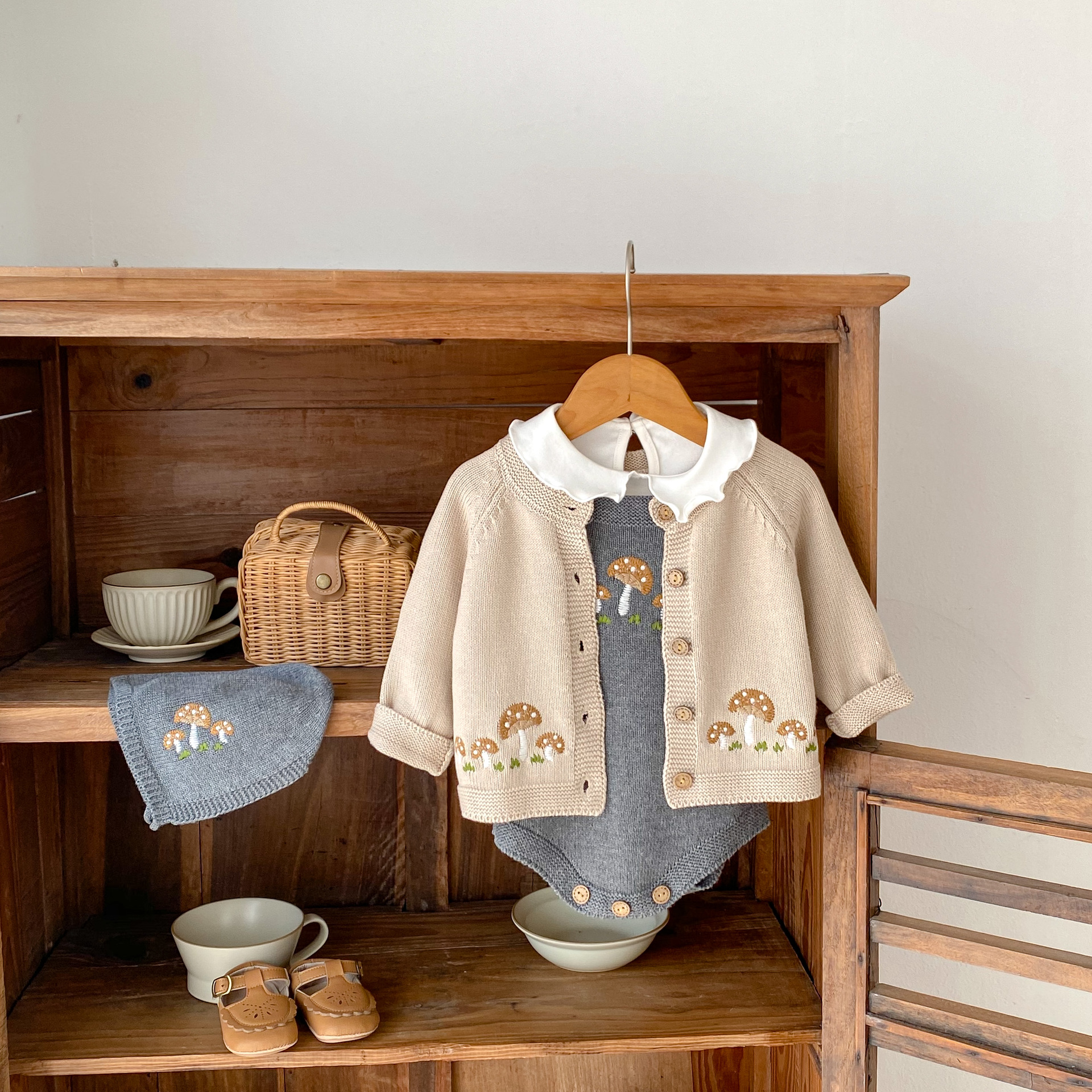 Abbigliamento autunnale 2024 per neonati, bambini piccoli, ragazzi e ragazze, giacca cardigan ricamata con funghi + kaki + ricamata_voghion.com