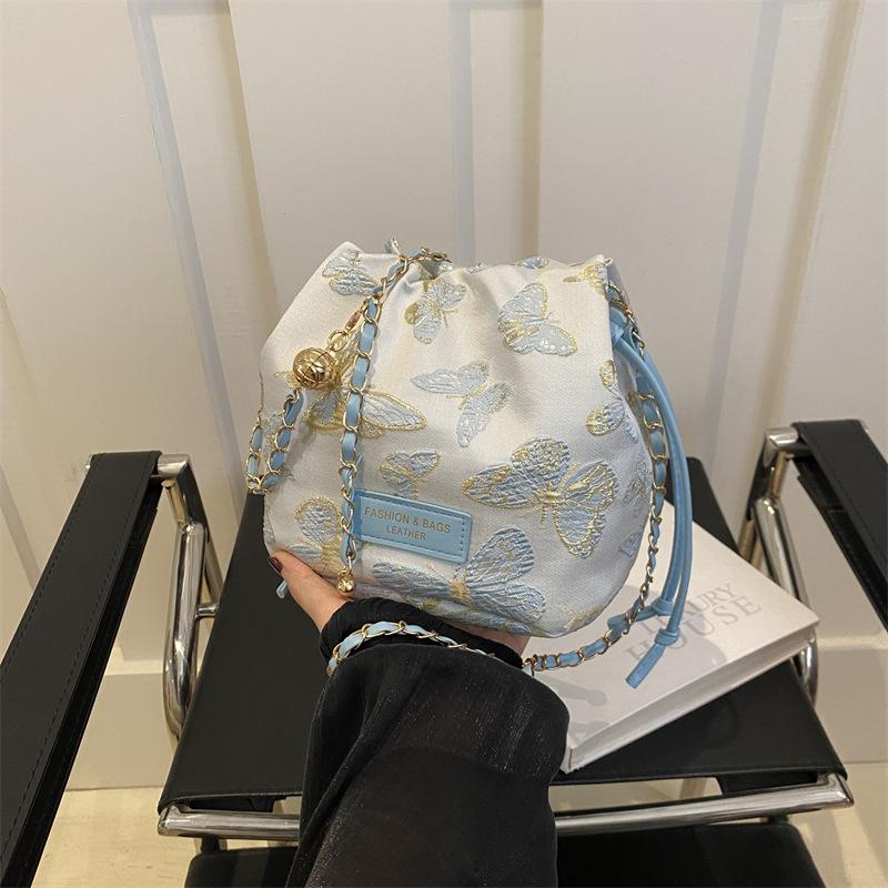夏天小包包女2024新款時尚新中式刺繡水桶包小眾簡約高級感斜挎包