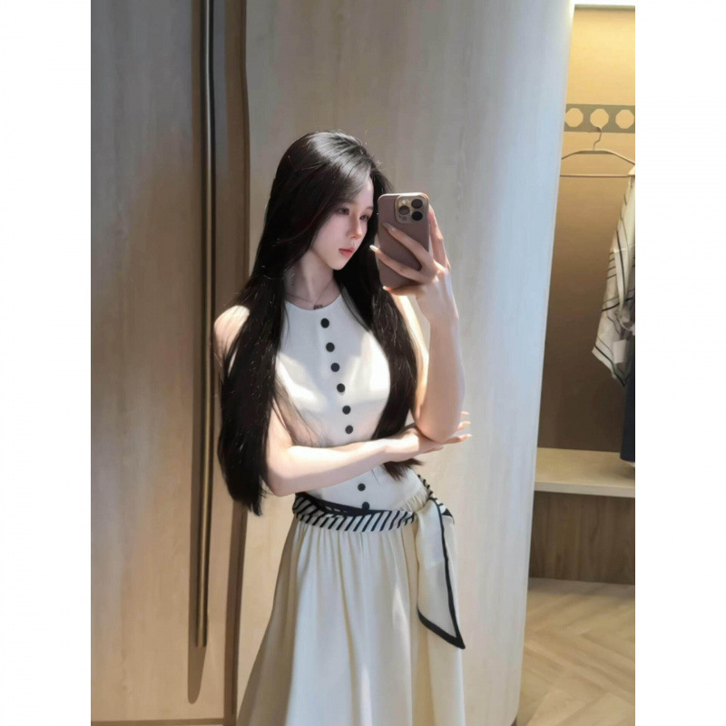 Simple Style White Sleeveless Vest Dress for Women 2026 New Model, Very Beautiful, Early Spring, Stunning French Style with a Cinched Waist